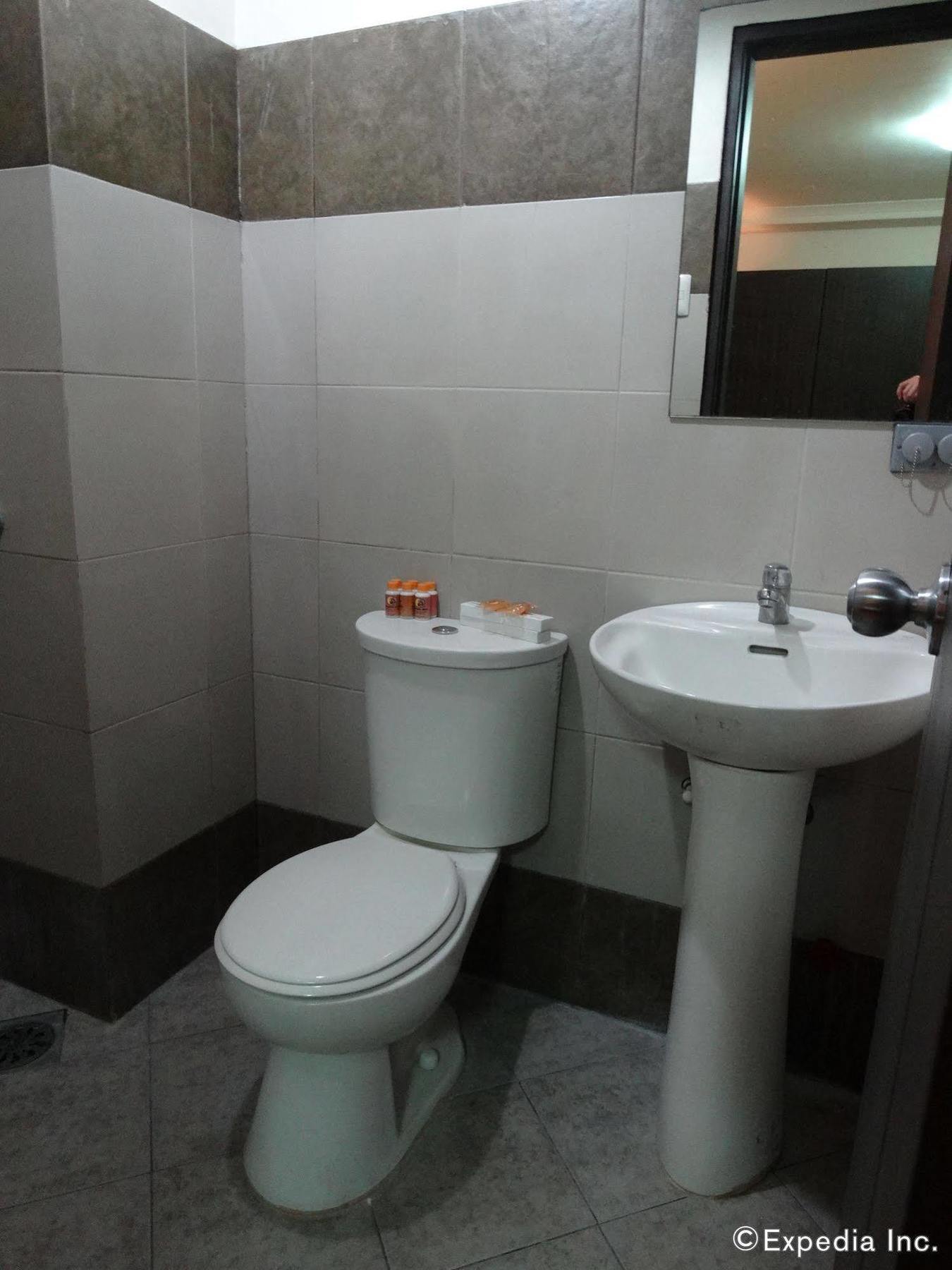 Djapanese Tunnel Family Resort Davao Екстер'єр фото