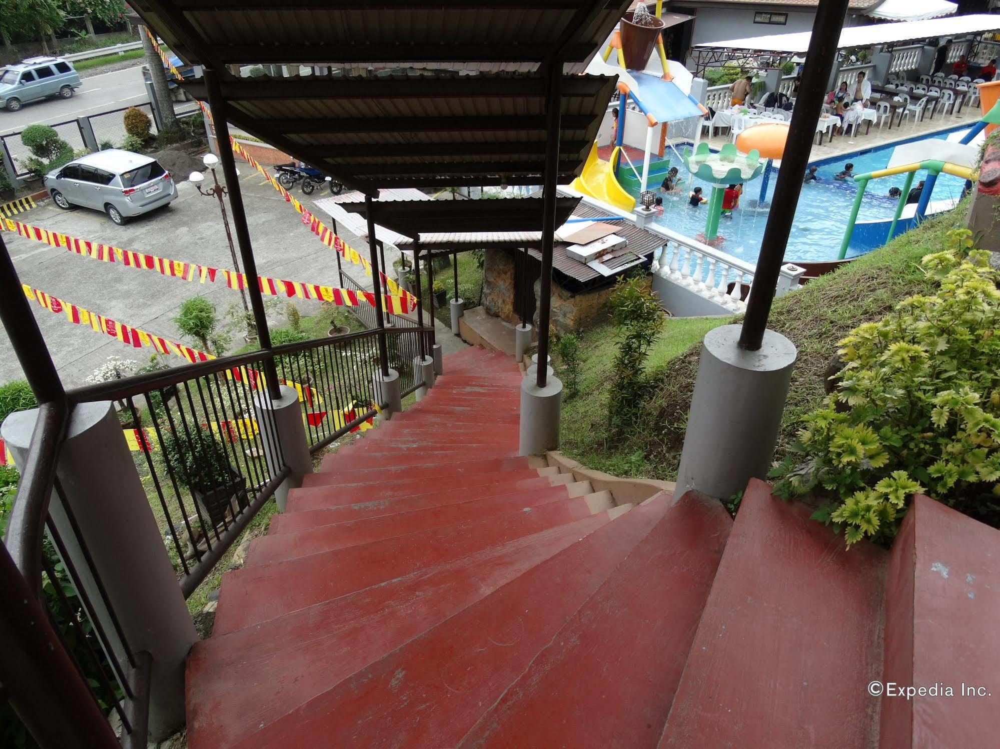 Djapanese Tunnel Family Resort Davao Екстер'єр фото